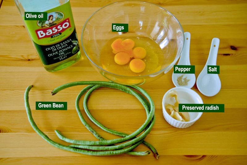 Ingredients needed for the green bean omelet