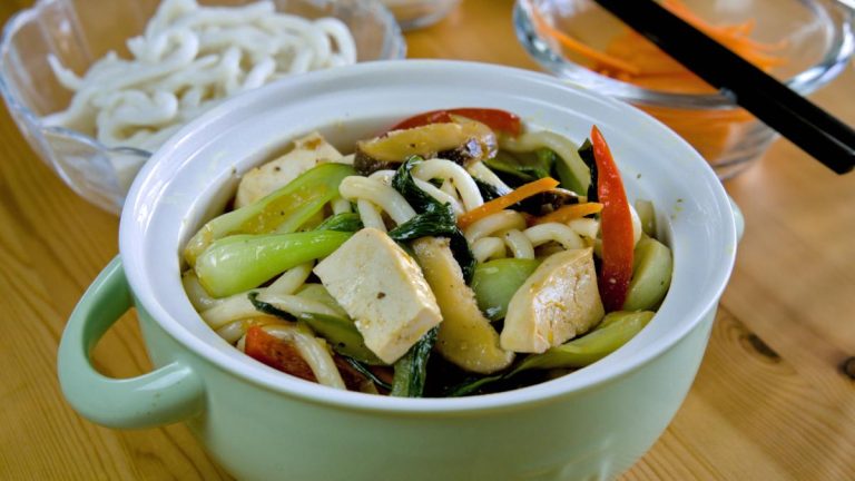 Vegetarian udon stir-fry featured image