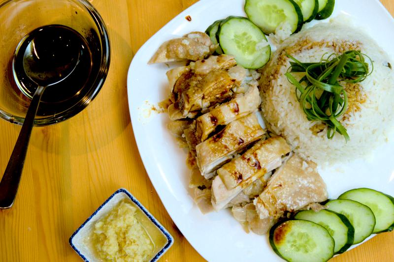 hainanese chicken rice with the ginger and garlif sauce